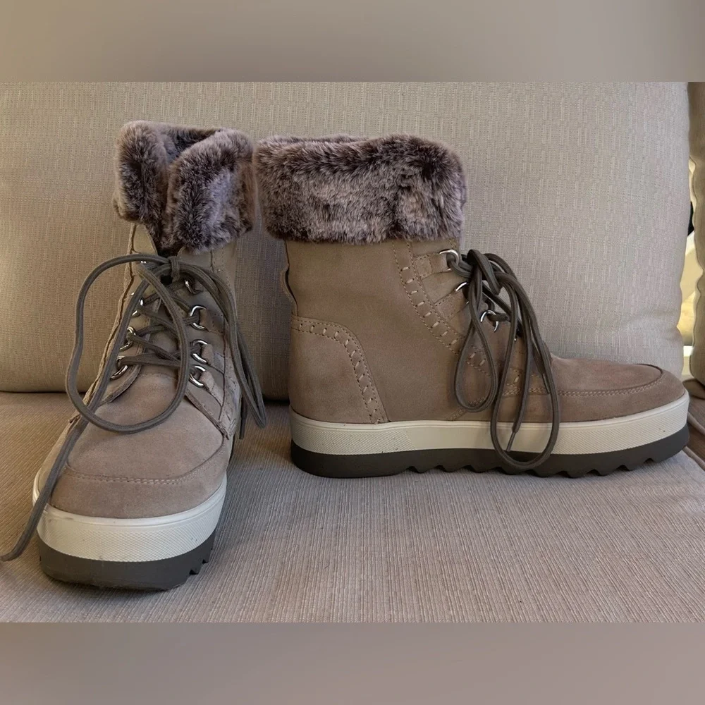 Cougar Grey Vanetta Suede Fur-Lined Winter Boots, size 11